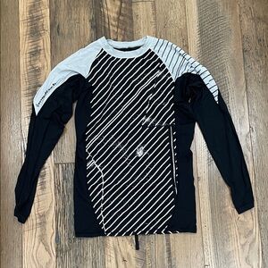 Volcom rash guard boy 14-16